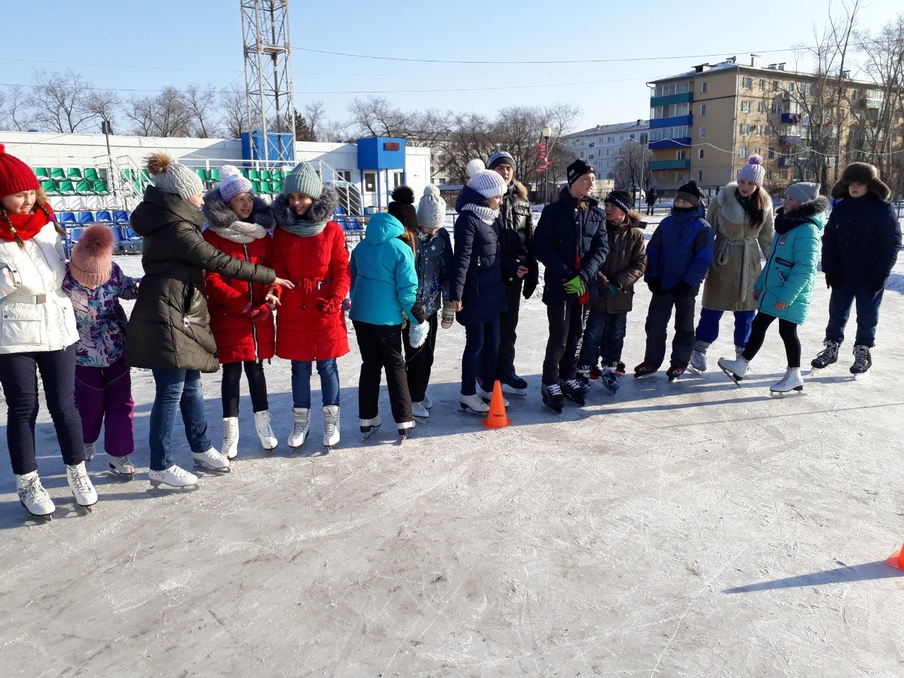 18 декабря на льду стадиона прошёл спортивный праздник «Хрустальный лед».